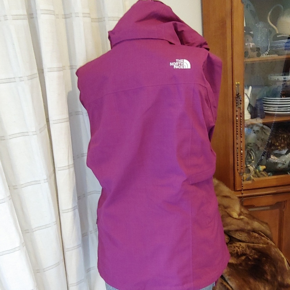 The North Face like new, size medium - Picture 4 of 8